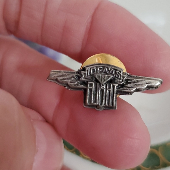 AMERICAN AIRLINES Vintage IdeAAs in Flight Commemorative Pin - Picture 4 of 5